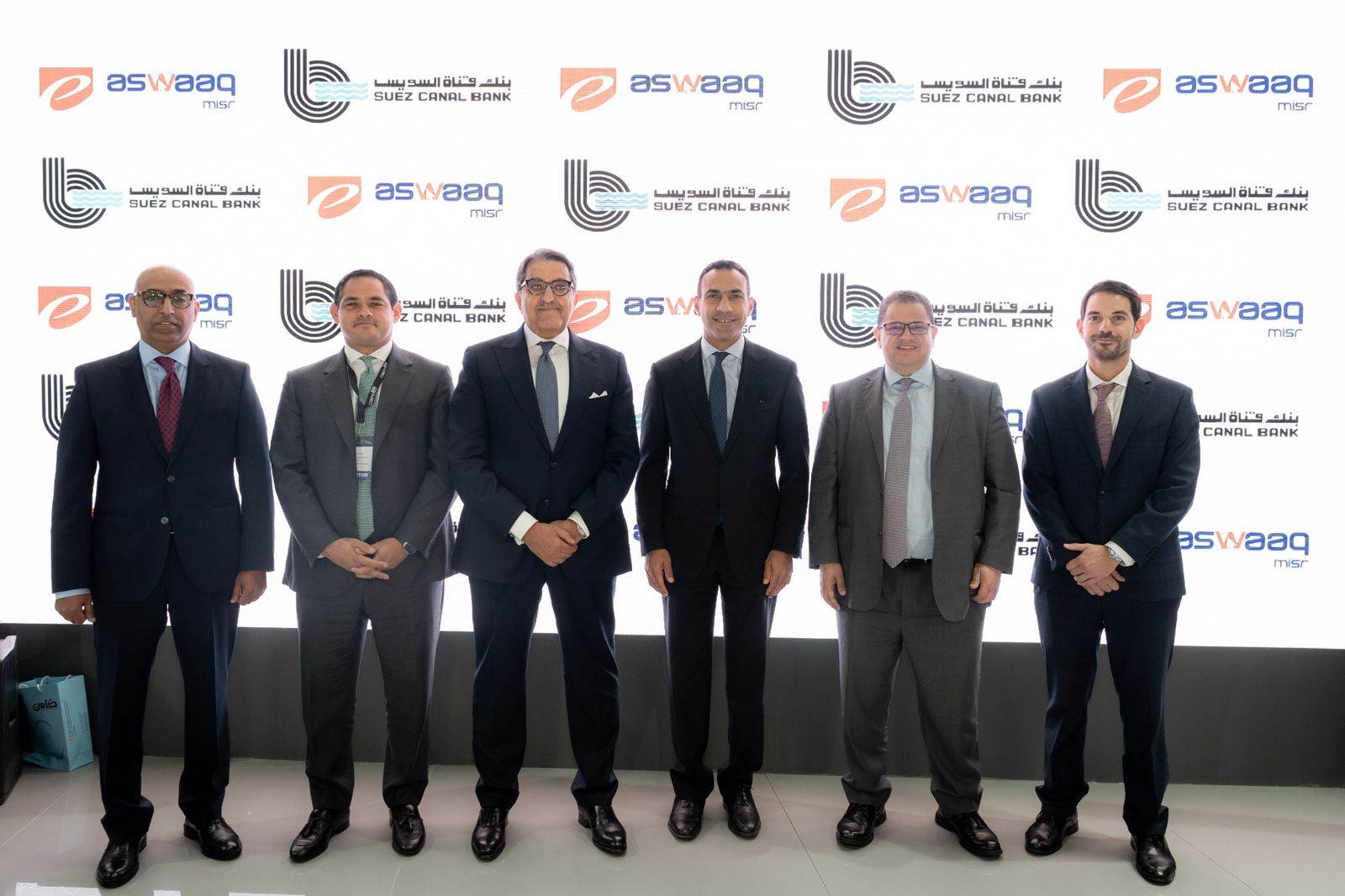 جانب من التوقيع