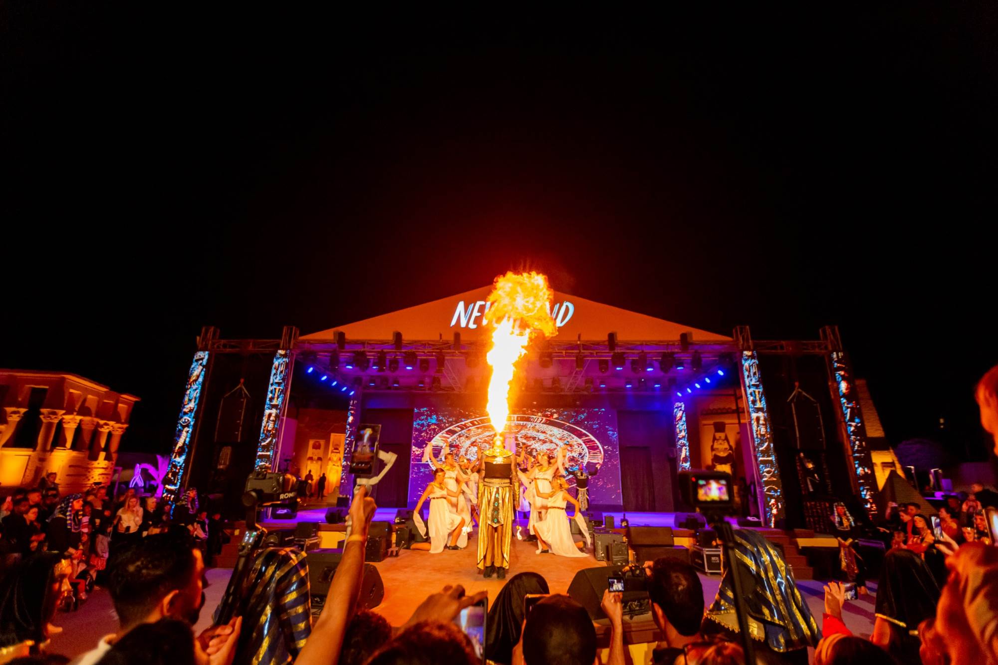 احتفالات نيفرلاند بالسنة الثالثة