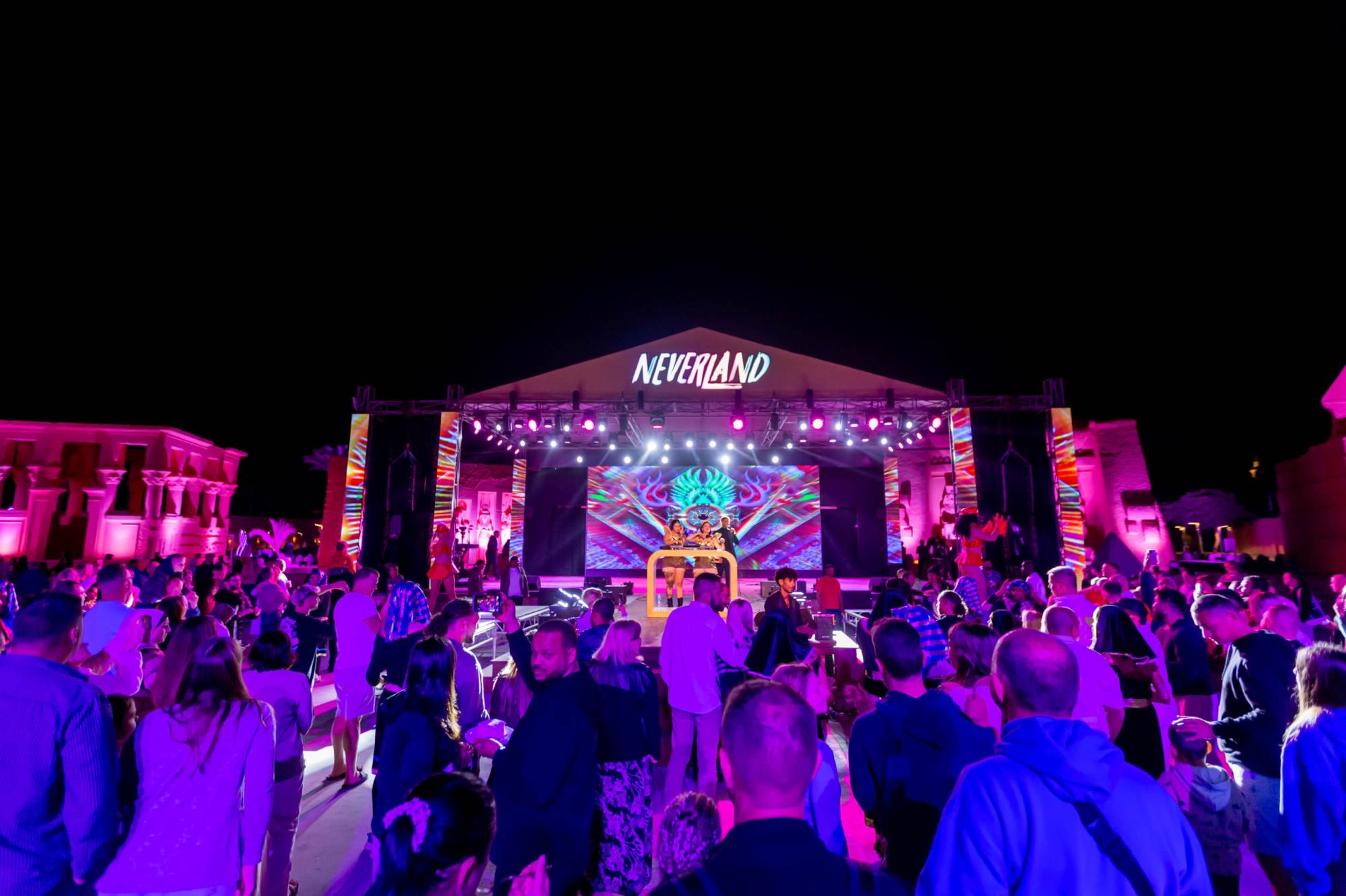 احتفالات نيفرلاند بالسنة الثالثة