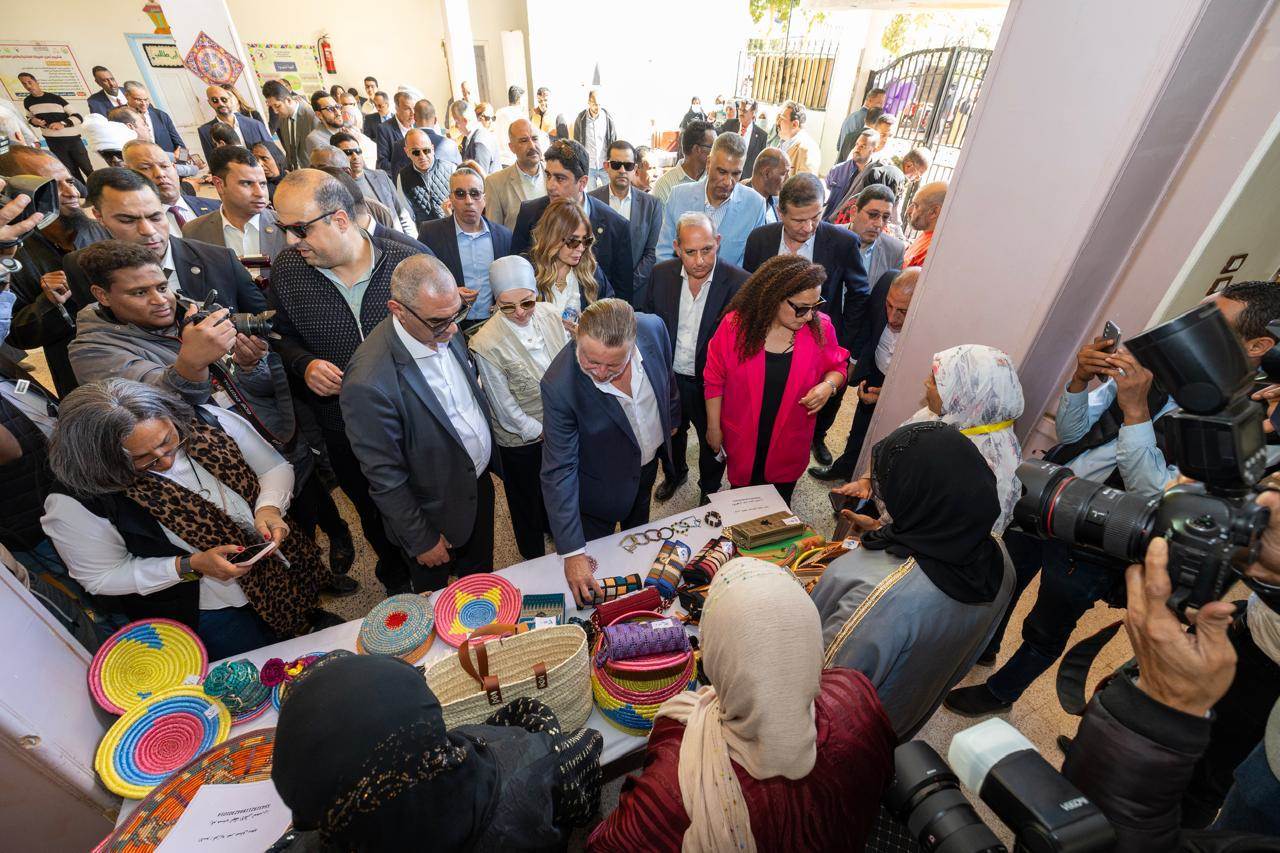 محافظ المركزي ووزير الزراعة يشهدان بعض المشروعات الإنتاجية