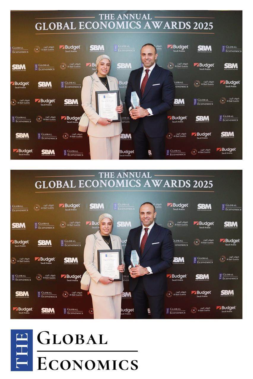 أحمد حيدر وهبه صبري مع الجائزة