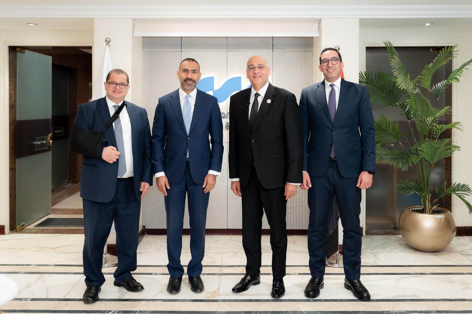 جانب من التوقيع 