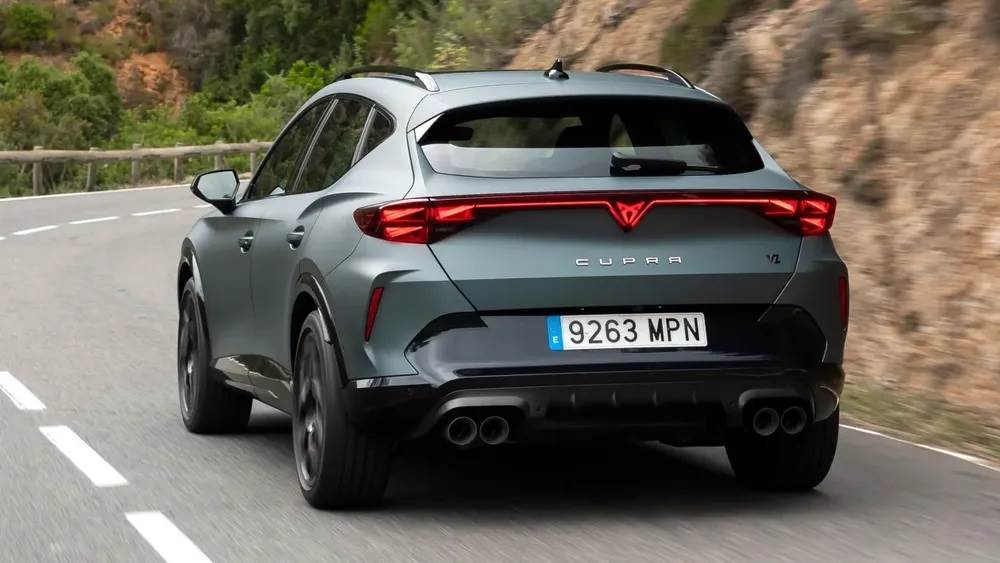 كوبرا فورمنتور 2026 في مصر من الخارج