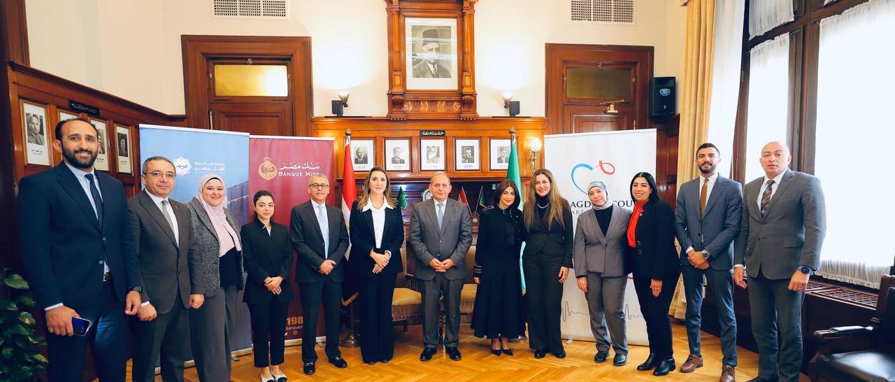 جانب من التوقيع 