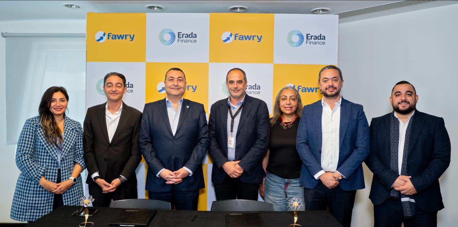 جانب من التوقيع