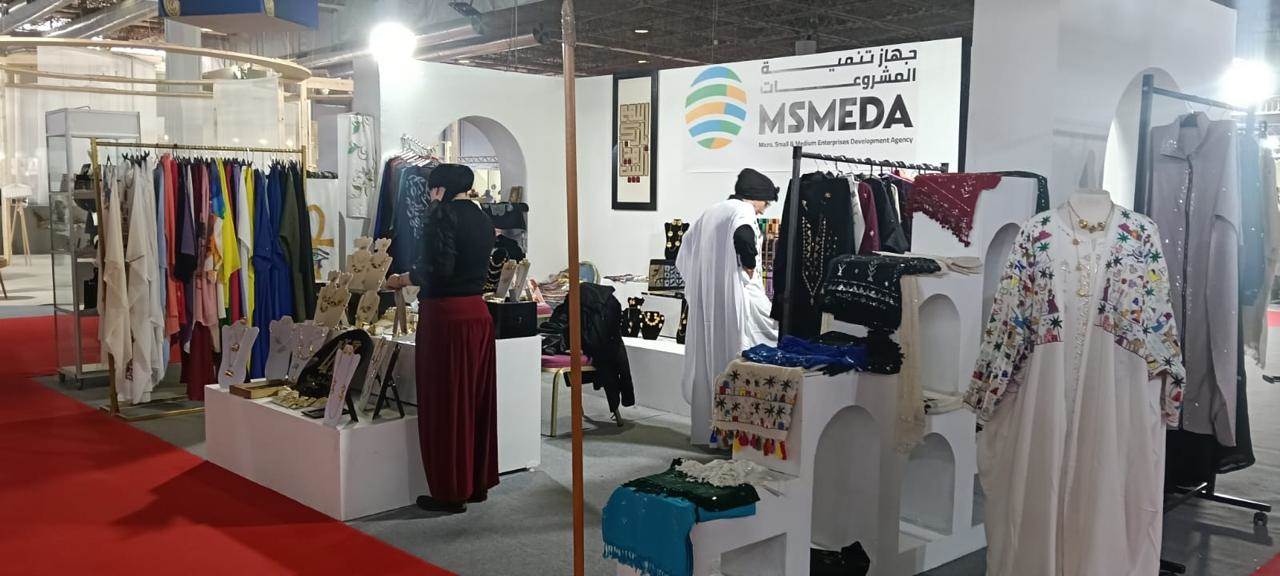 عملاء جهاز تنمية المشروعات يشاركون في معرض الصناعات التقليدية بتونس