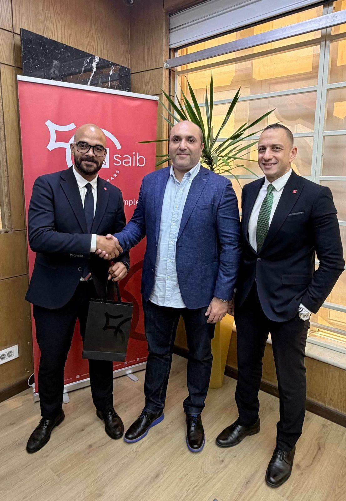  اثناء استلام الجائزة