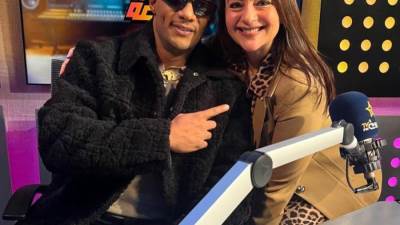 بالصور .. هالة حجازي تكرم محمد رمضان تقديرا لاسهاماته الفنية والغنائية بنجوم اف ام